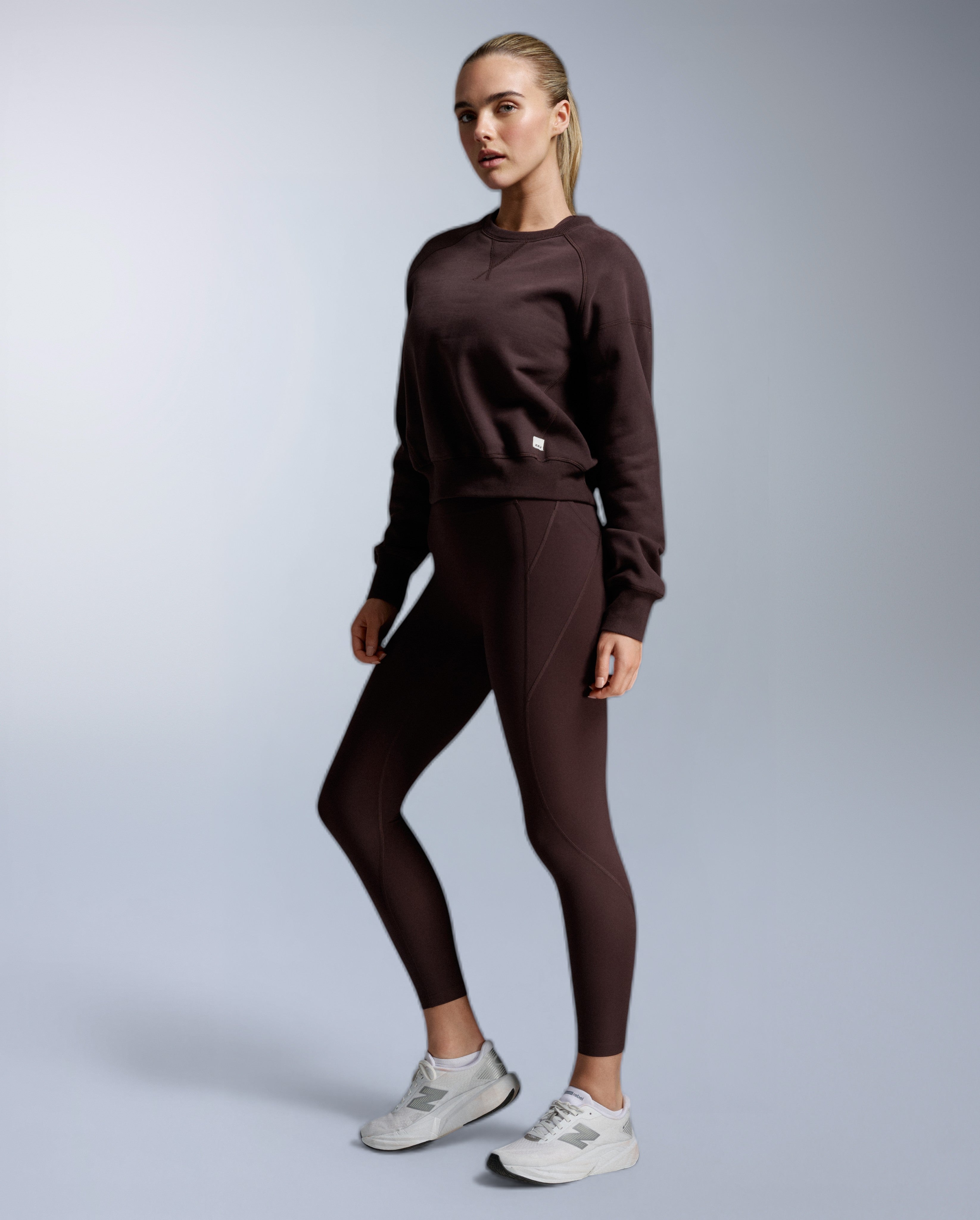 2xu-ez-organic-cotton-ribbed-crew-donna-marrone image 5