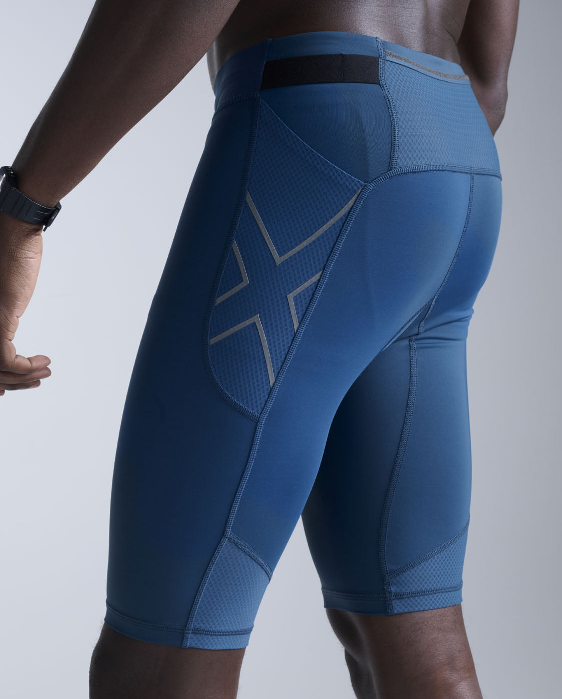 2xu-aero-mesh-compression-shorts-shorts-compressivi-con-tasche image 7