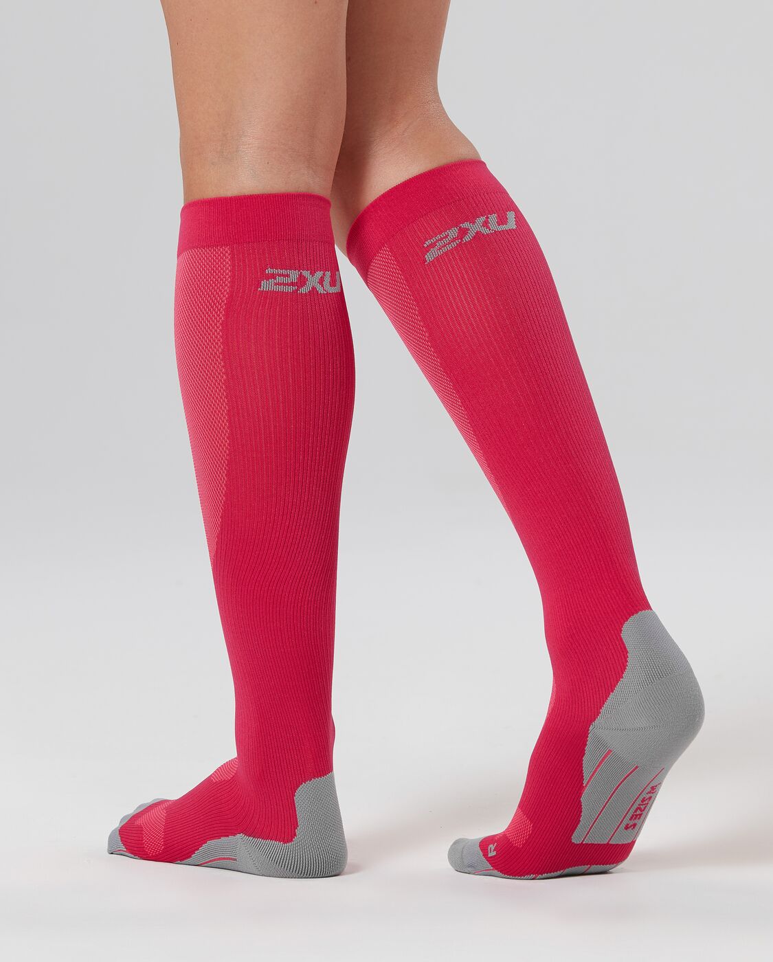 2xu-perf-run-compression-socks-donna-rosa-grigio image 3