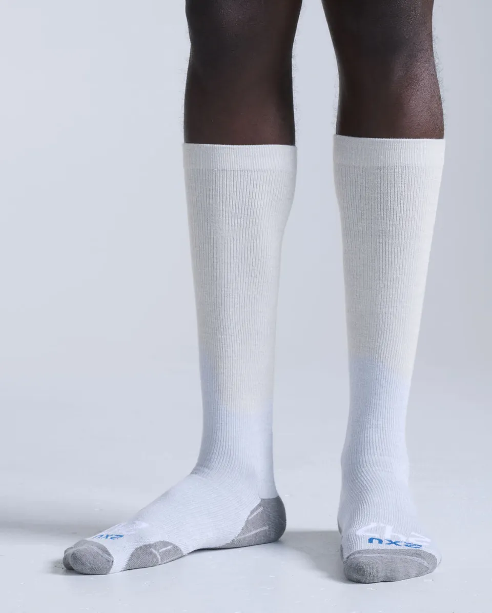 2xu-24-7-bamboo-compression-socks-calze-a-compressione-grigio image 1
