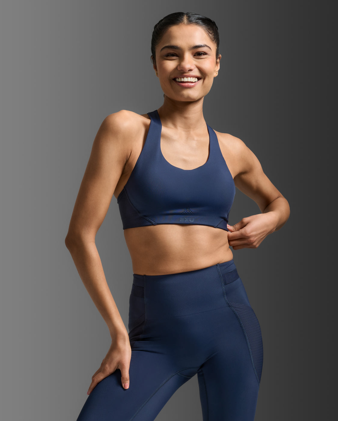 2xu-aero-mesh-medium-impact-bra-reggiseno-sportivo-blu-navy image 1