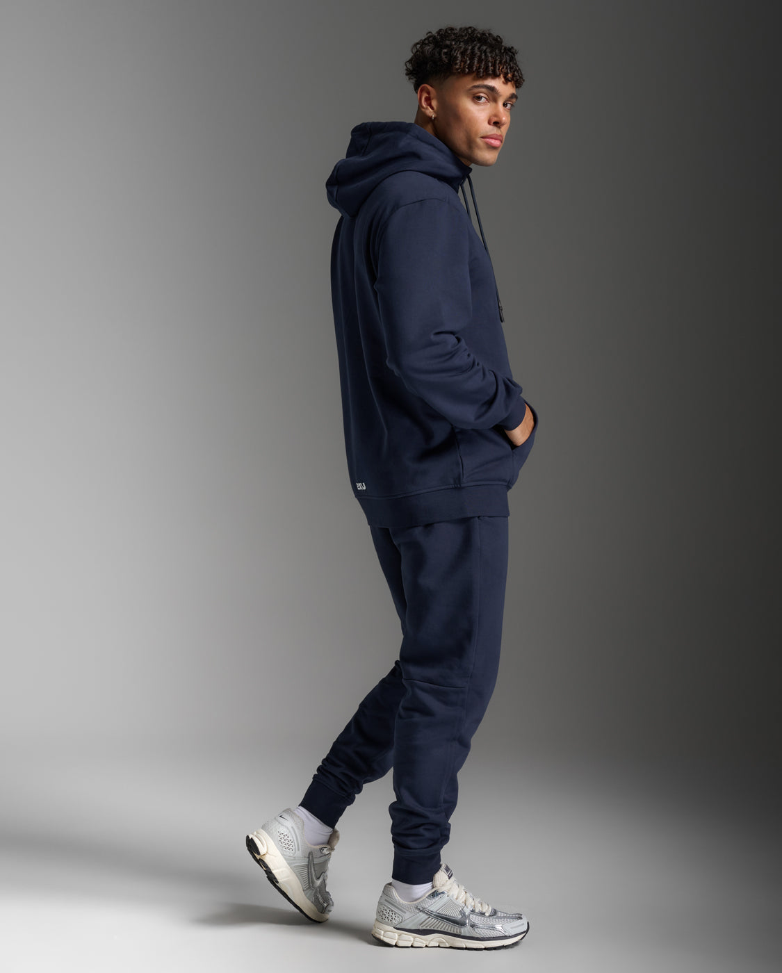 2xu-aspire-felpa-full-zip-hoodie-uomo-blu-navy image 6