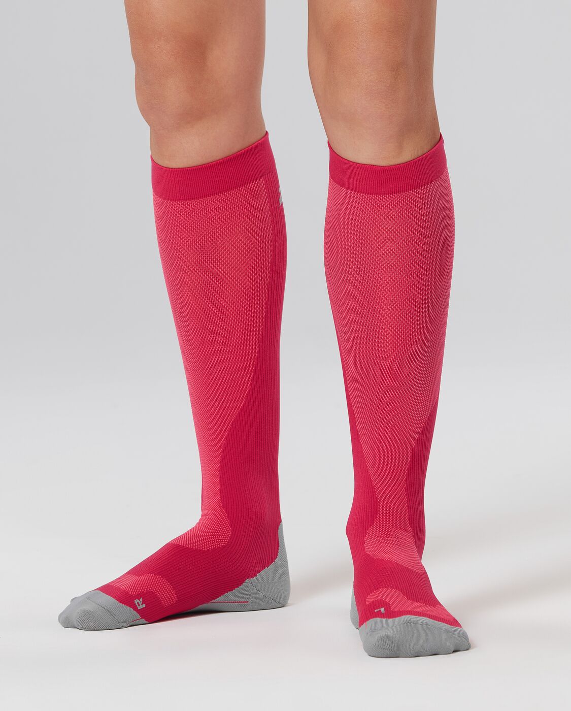 2xu-perf-run-compression-socks-donna-rosa-grigio image 2
