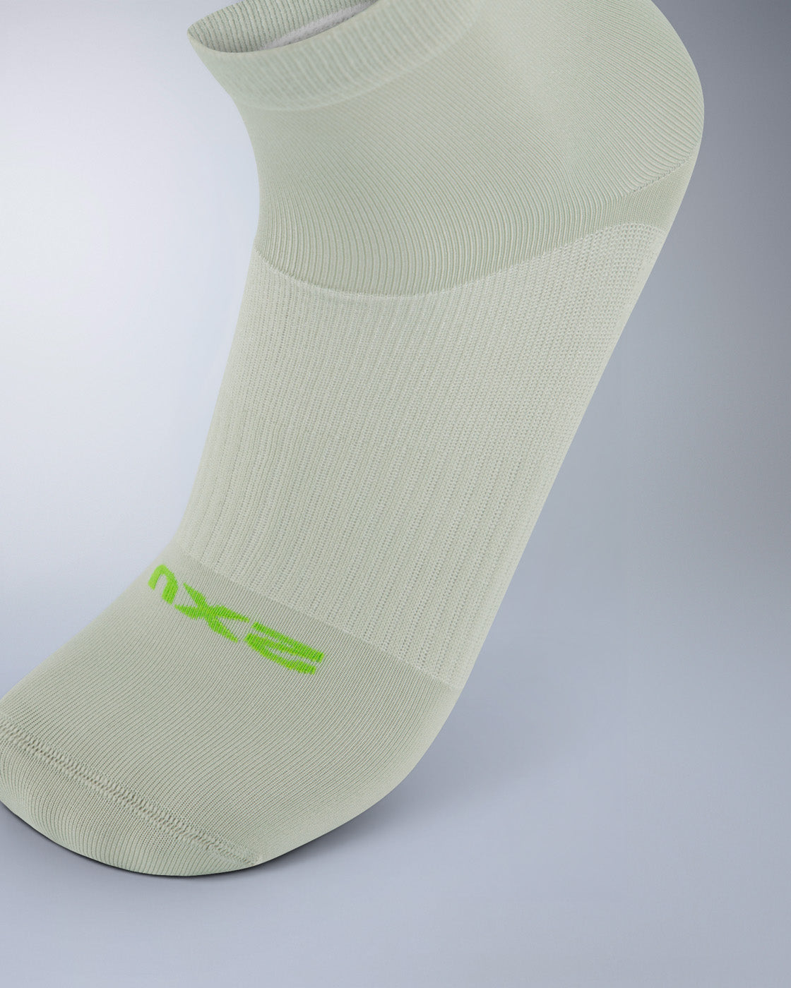 2xu-performance-crew-grip-socks-calzini-pilates-antiscivolo image 2
