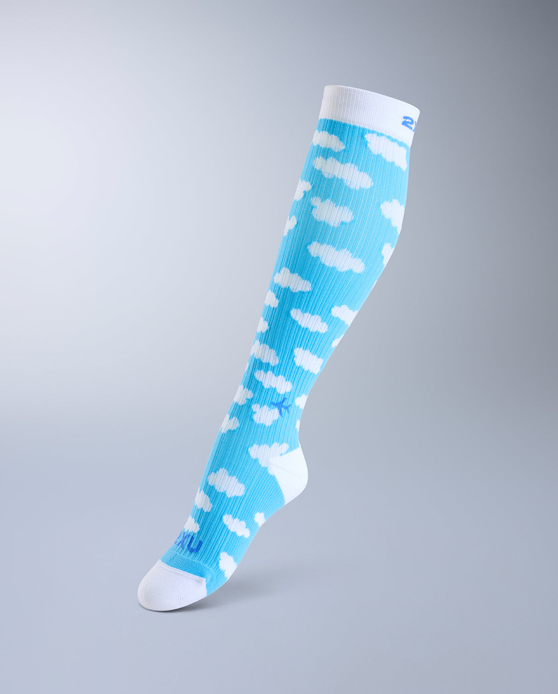 2xu-flight-bamboo-charcoal-compression-socks-unisex image 3