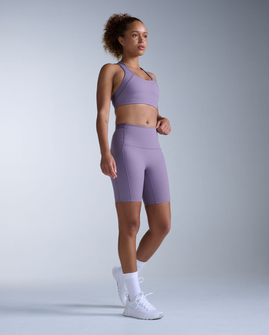 2xu-form-stash-hi-rise-compression-shorts-6-pollici-viola image 8