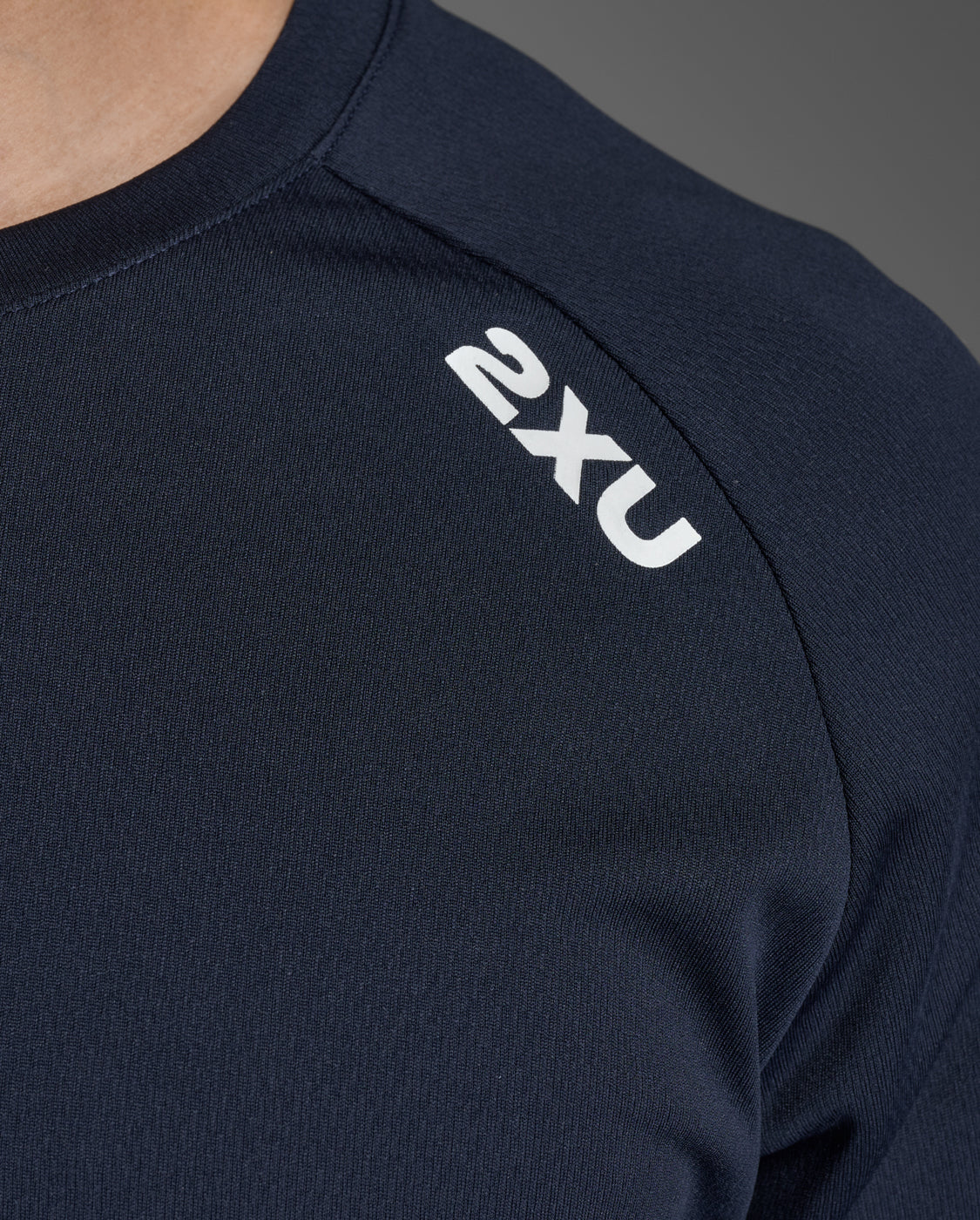 2xu-aspire-long-sleeve-uomo-maglia-manica-lunga-blu-navy-2b3f5f image 8