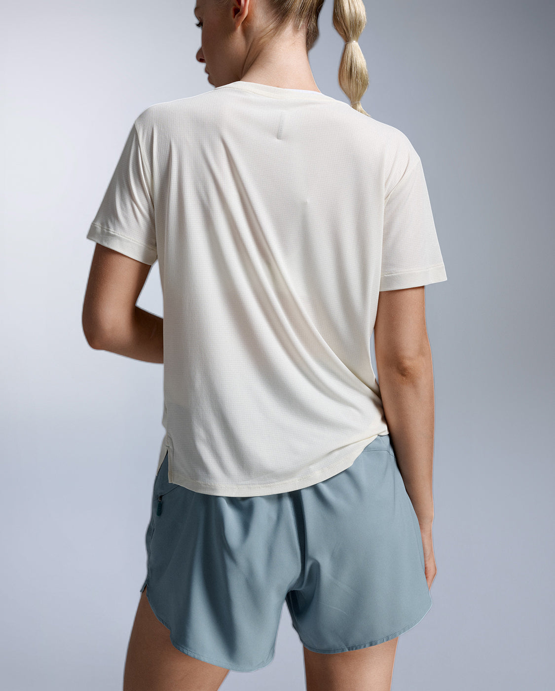 2xu-aero-trail-maglietta-running-donna-beige image 5