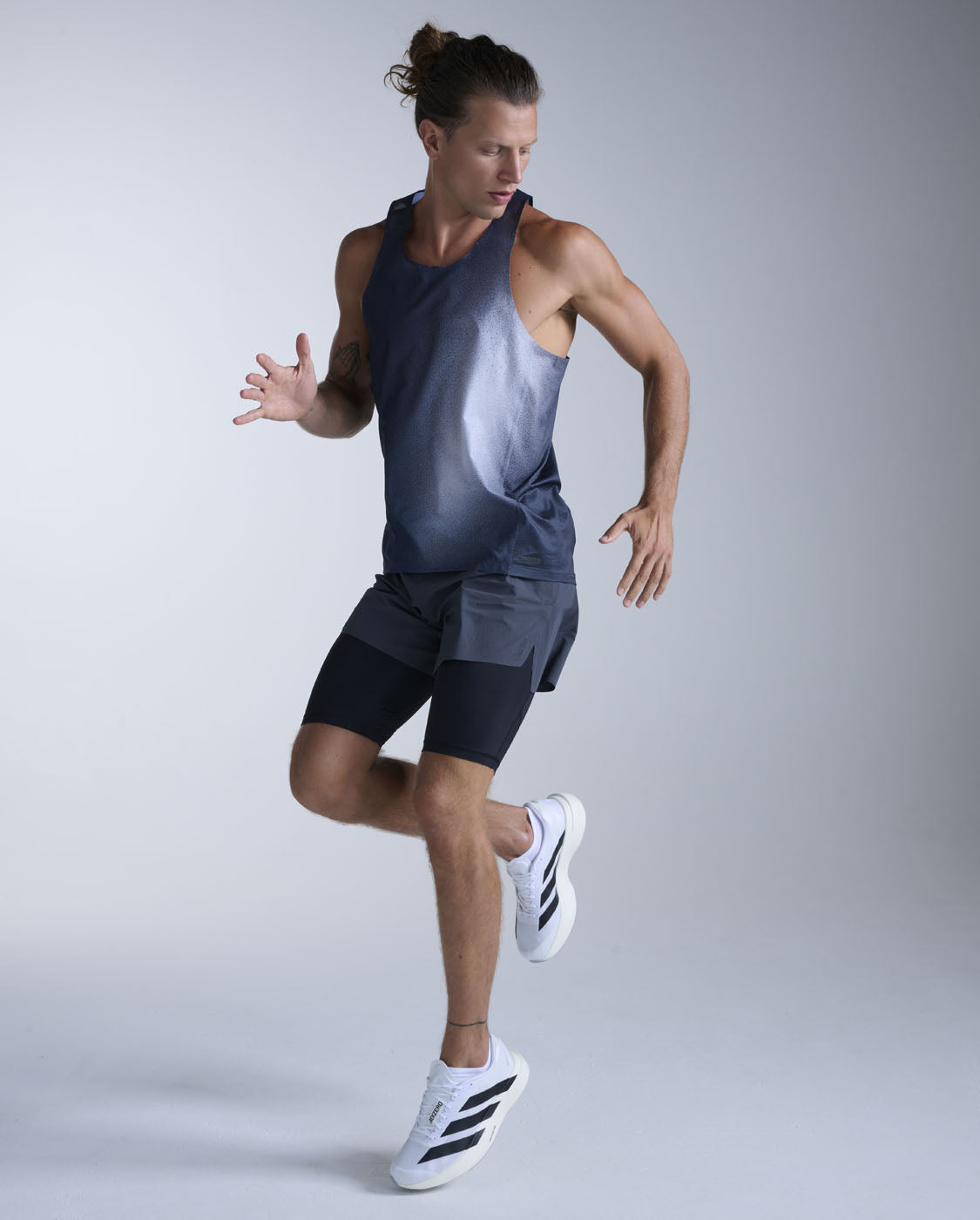 2xu-light-speed-react-singlet-uomo-slim-canotta-running image 6