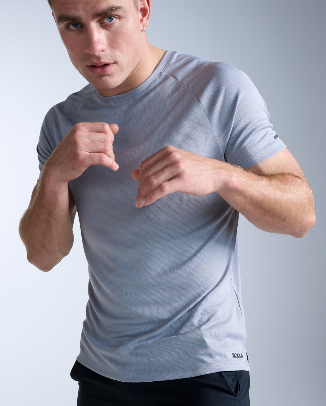 2xu-aero-tee-maglia-running-traspirante-slim-fit image 2