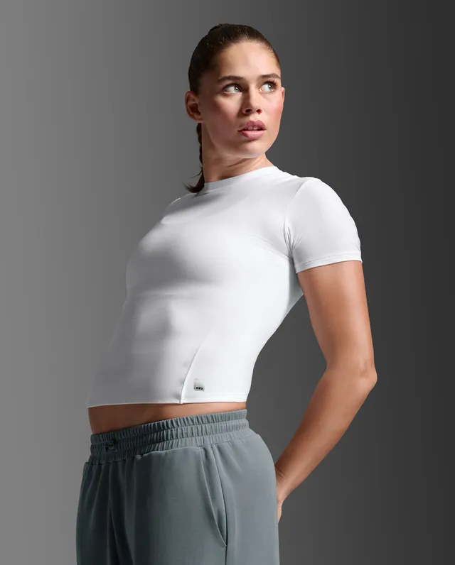 2xu-wonderluxe-fitted-tee-t-shirt-donna-bianca-fit-modellante image 1