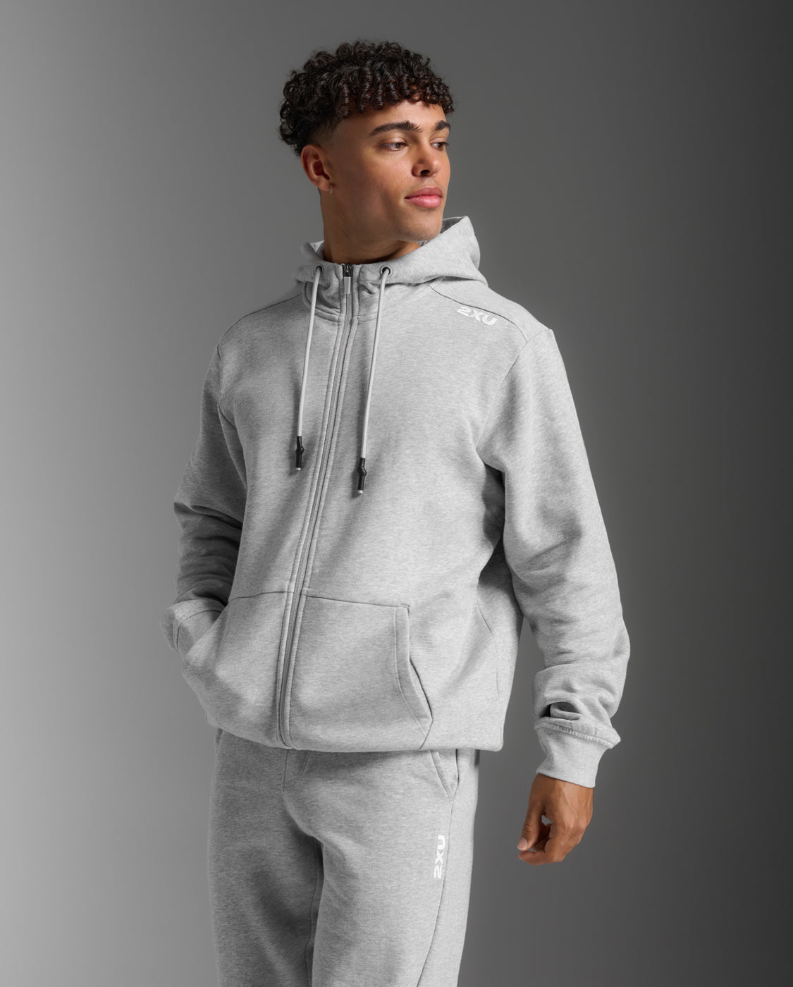 2xu-aspire-zip-hoodie-uomo-con-cappuccio-grigio-chiaro image 4
