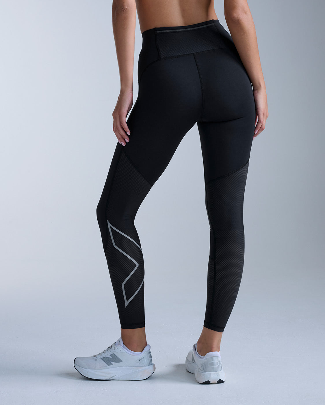2xu-aero-mesh-hi-rise-compression-tights-nero image 3