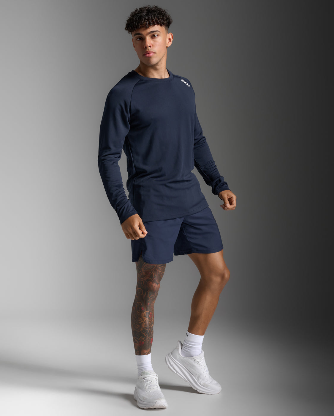 2xu-aspire-long-sleeve-uomo-maglia-manica-lunga-blu-navy-2b3f5f image 4