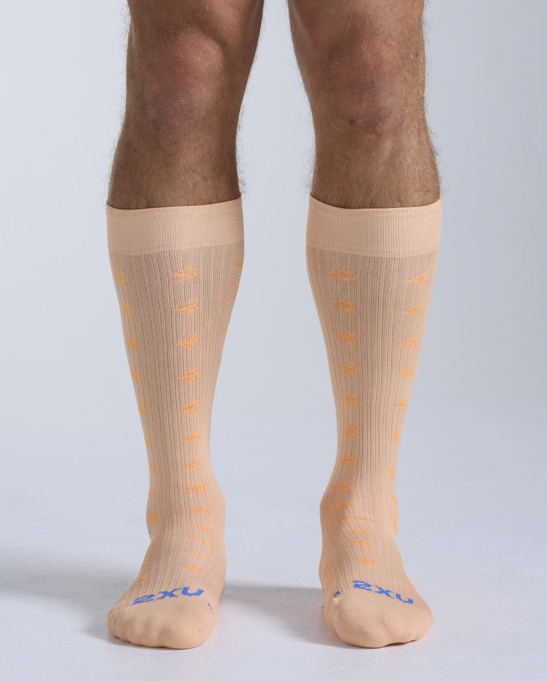 2xu-flight-bamboo-charcoal-compression-socks-calzini-volo-compressivi image 4