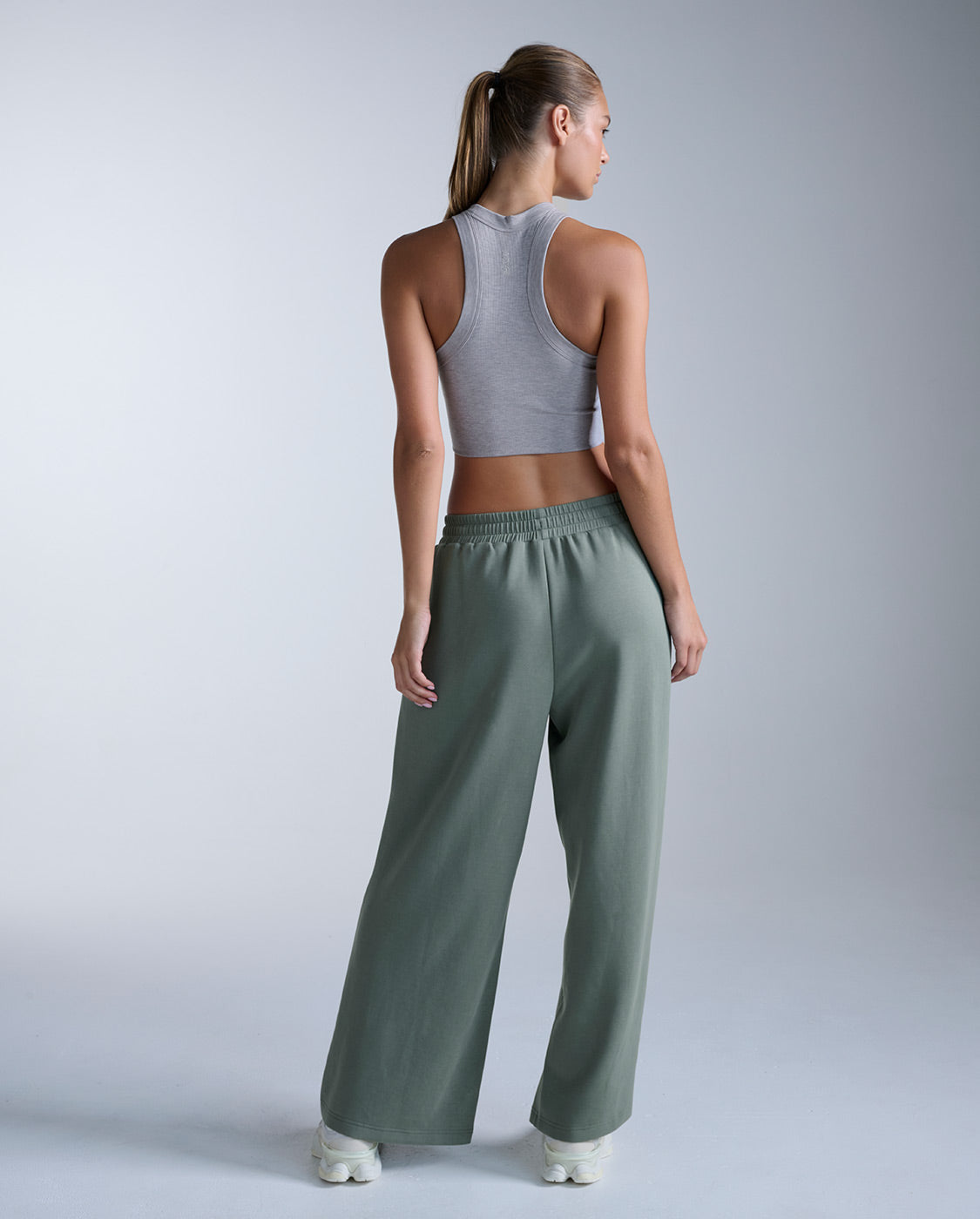 2xu-fluid-tencel-ribbed-crop-tank-canotta-crop-donna-grigia image 7