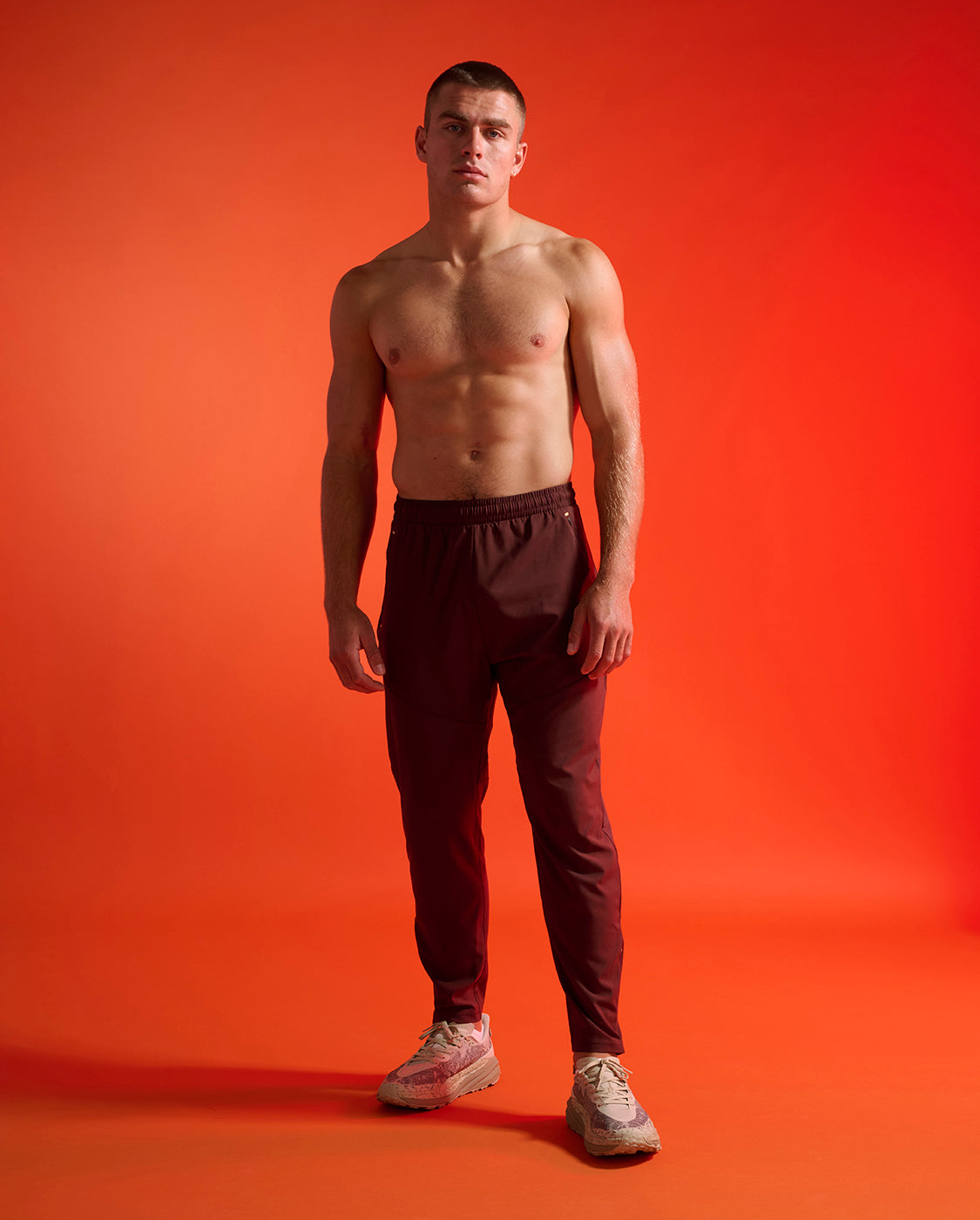 2xu-aero-woven-jogger-pantaloni-jogger-running-uomo-bordeaux image 3