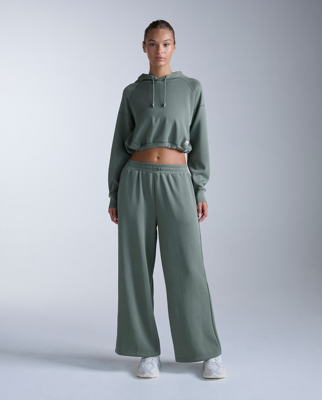 2xu-wonderluxe-felpa-hoodie-donna-cropped-verde-salvia image 6