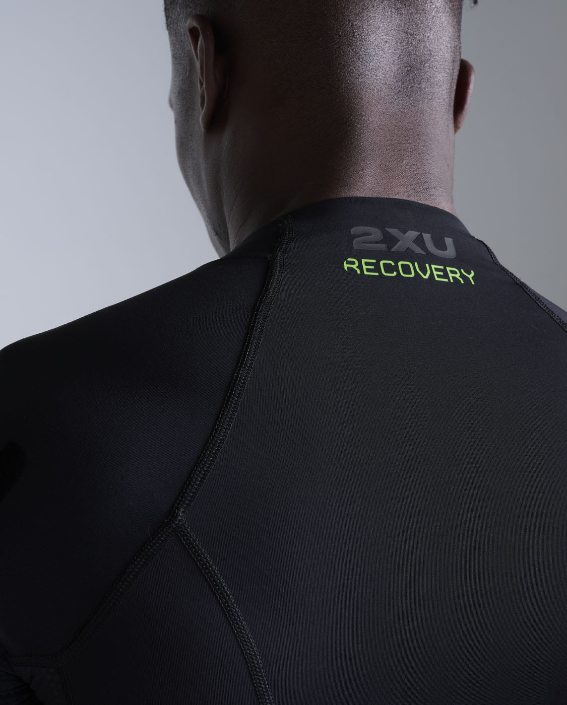 2xu-recovery-compression-top-with-fir-maglia-compressione-extra-forte-nera image 7