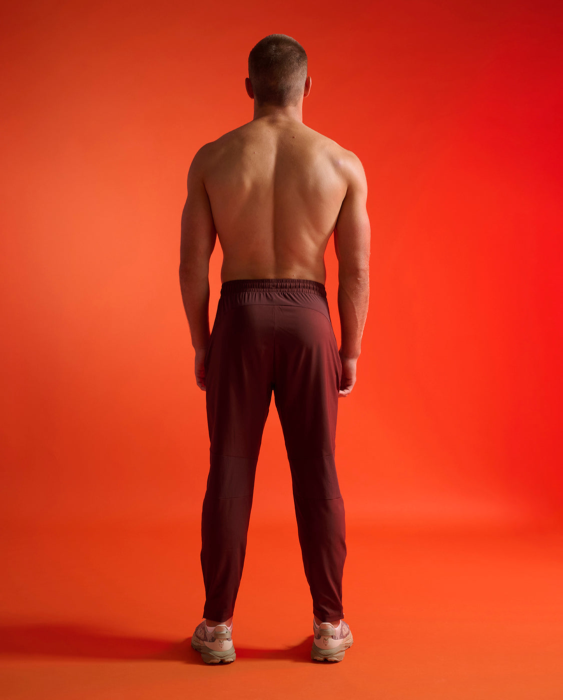 2xu-aero-woven-jogger-pantaloni-jogger-running-uomo-bordeaux image 5