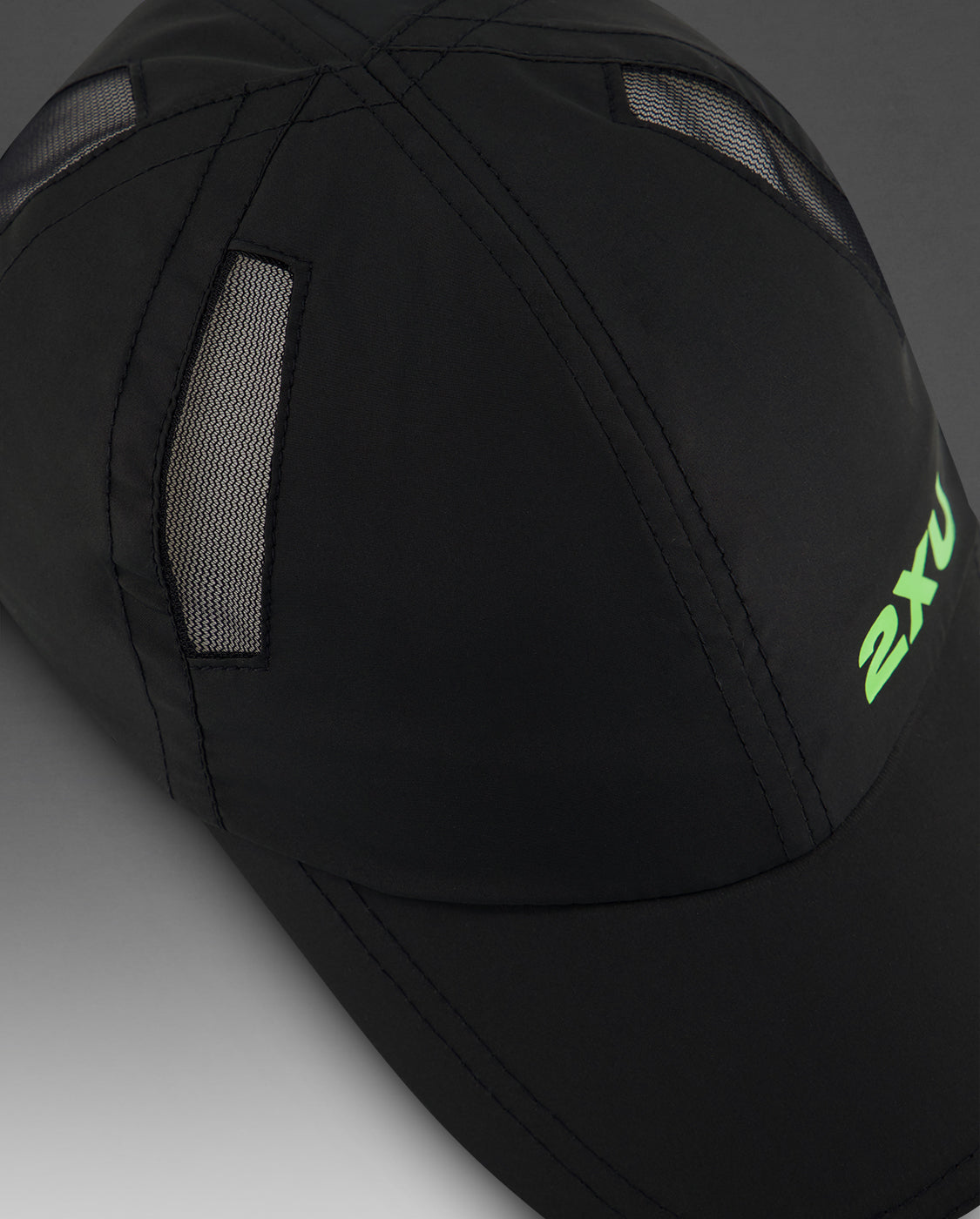2xu-run-cap-cappellino-running-leggero-unisex image 4
