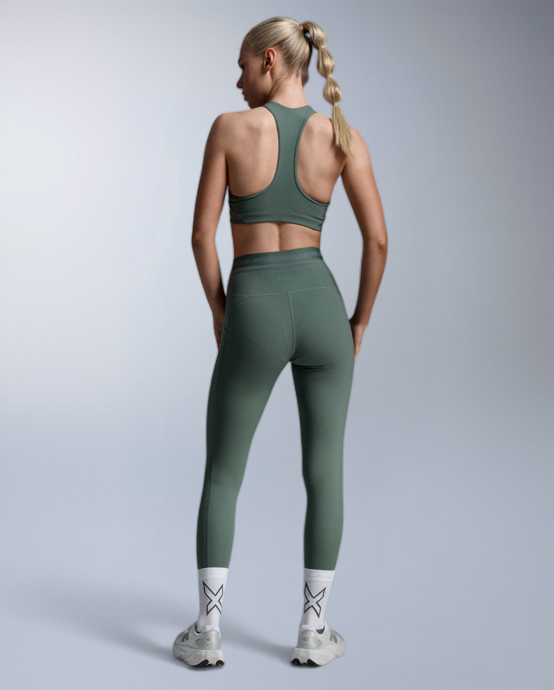 2xu-form-racerback-reggiseno-sportivo-impatto-medio-verde image 4