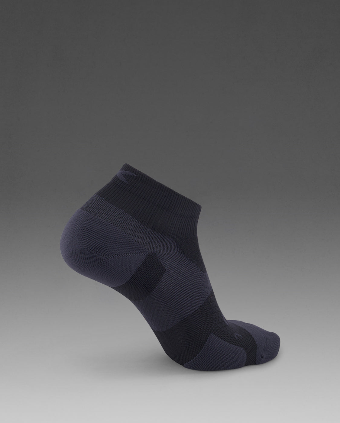 2xu-vectr-light-cushion-1-4-crew-compression-socks-nere image 2
