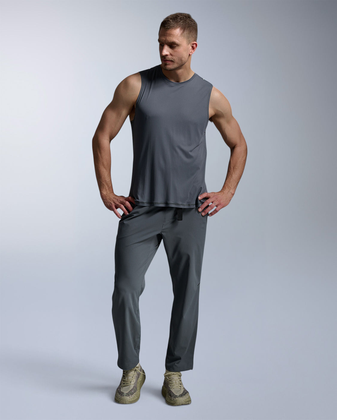 2xu-aero-trail-tank-canotta-trail-uomo-grigia image 4