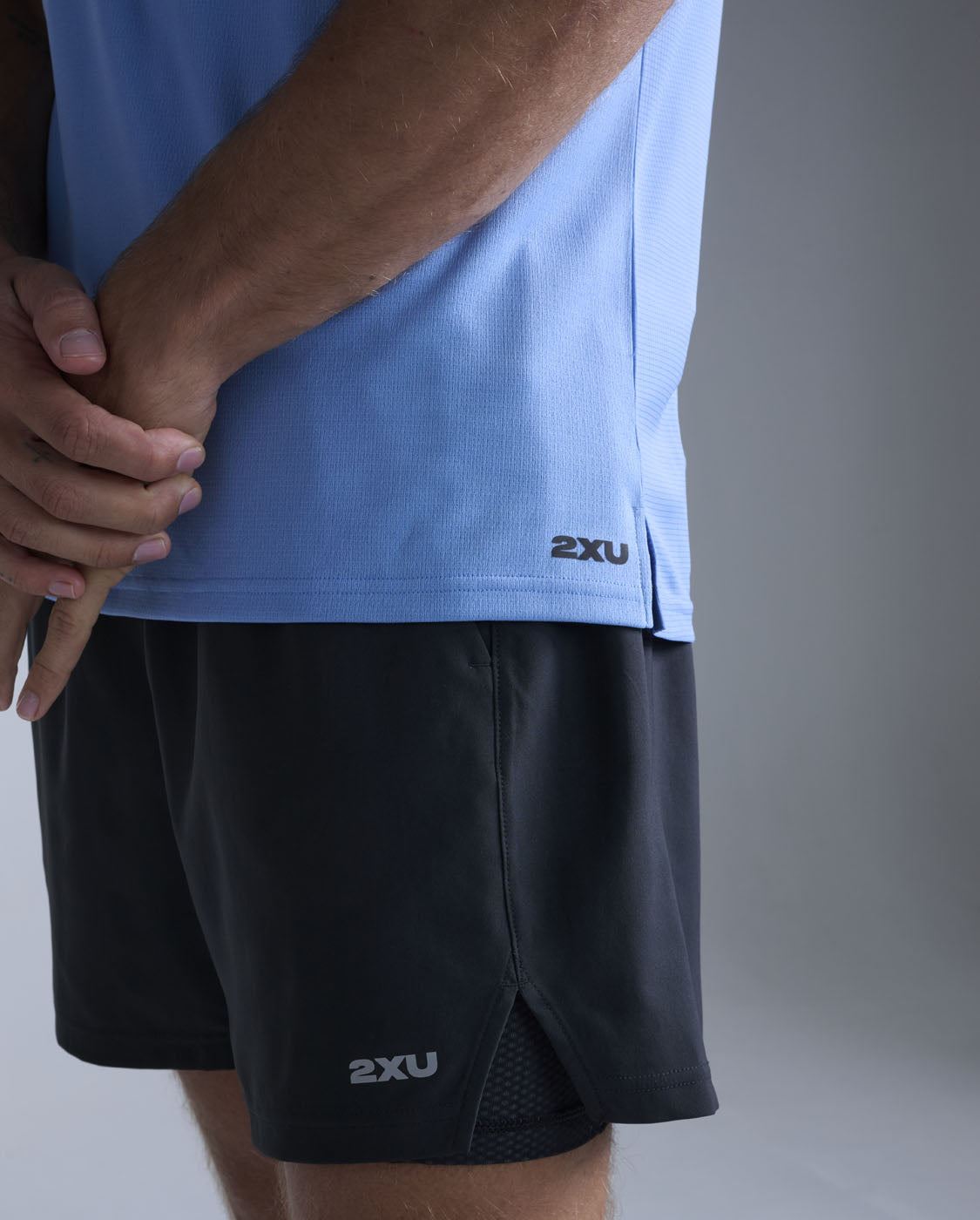 2xu-aero-tee-maglia-running-traspirante-uomo image 4