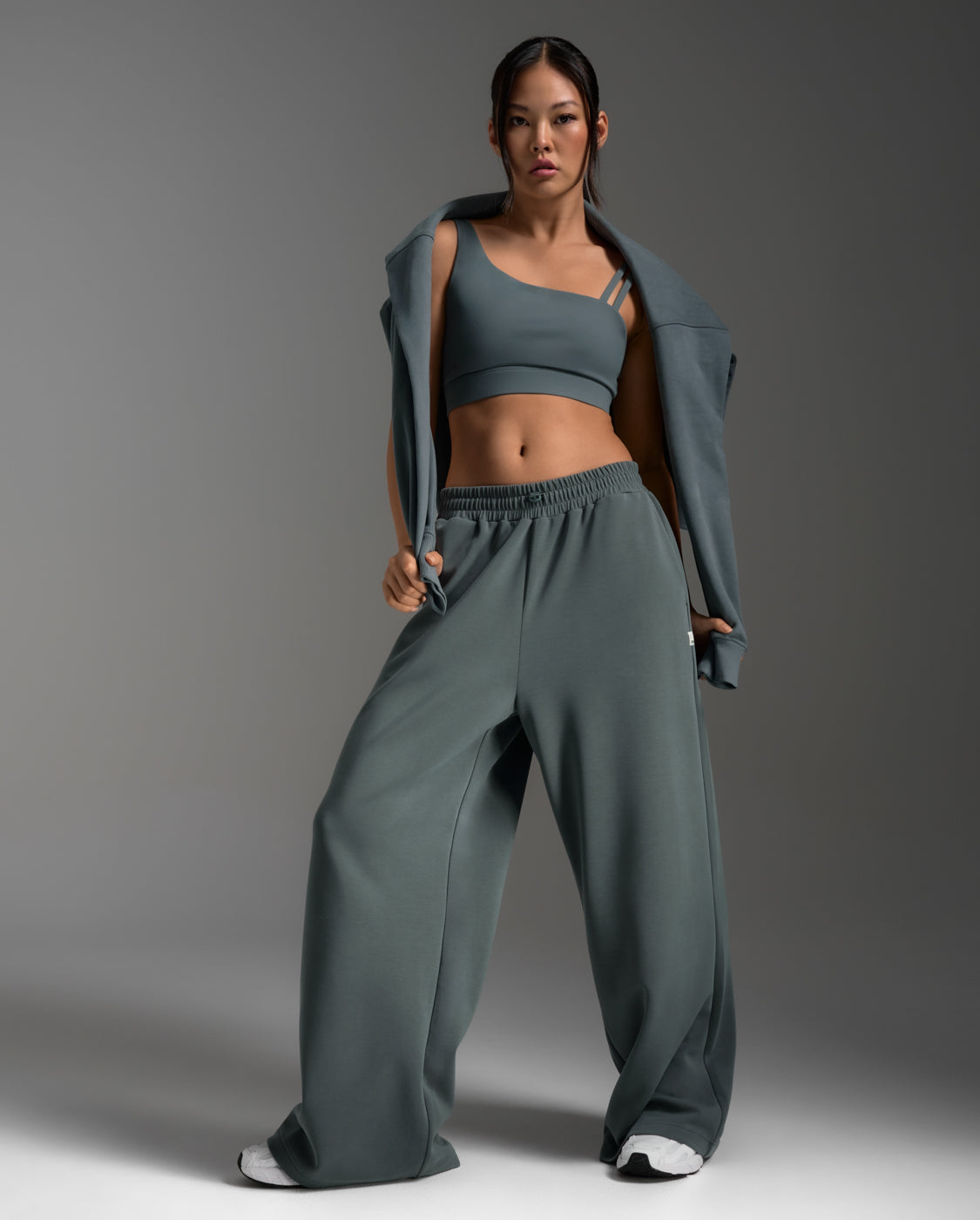 2xu-wonderluxe-sand-washed-wide-leg-pants-pantaloni-donna image 1