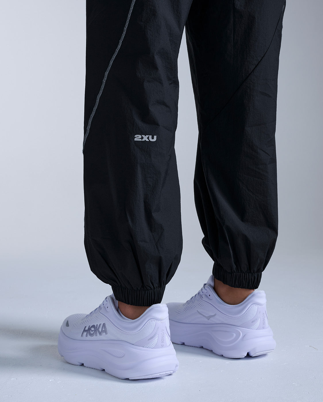 2xu-aero-oversized-jogger-donna-pantalone-running-nero-idrorepellente image 3