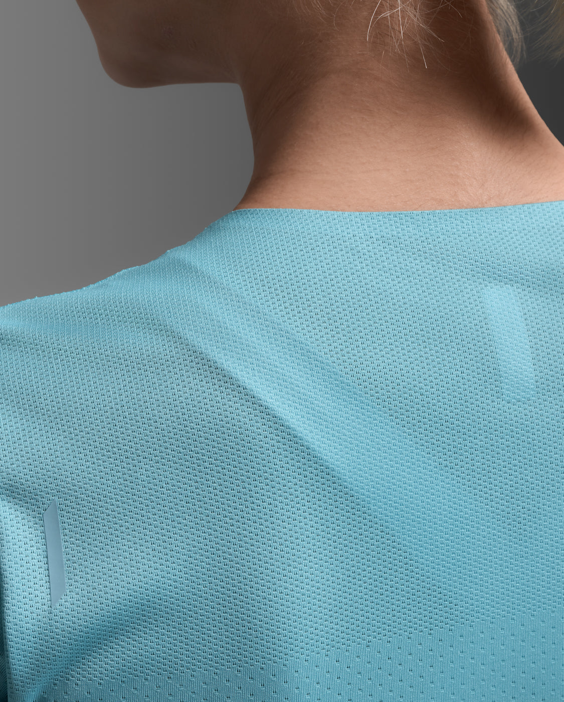 2xu-light-speed-tech-tee-maglia-running-uomo image 6