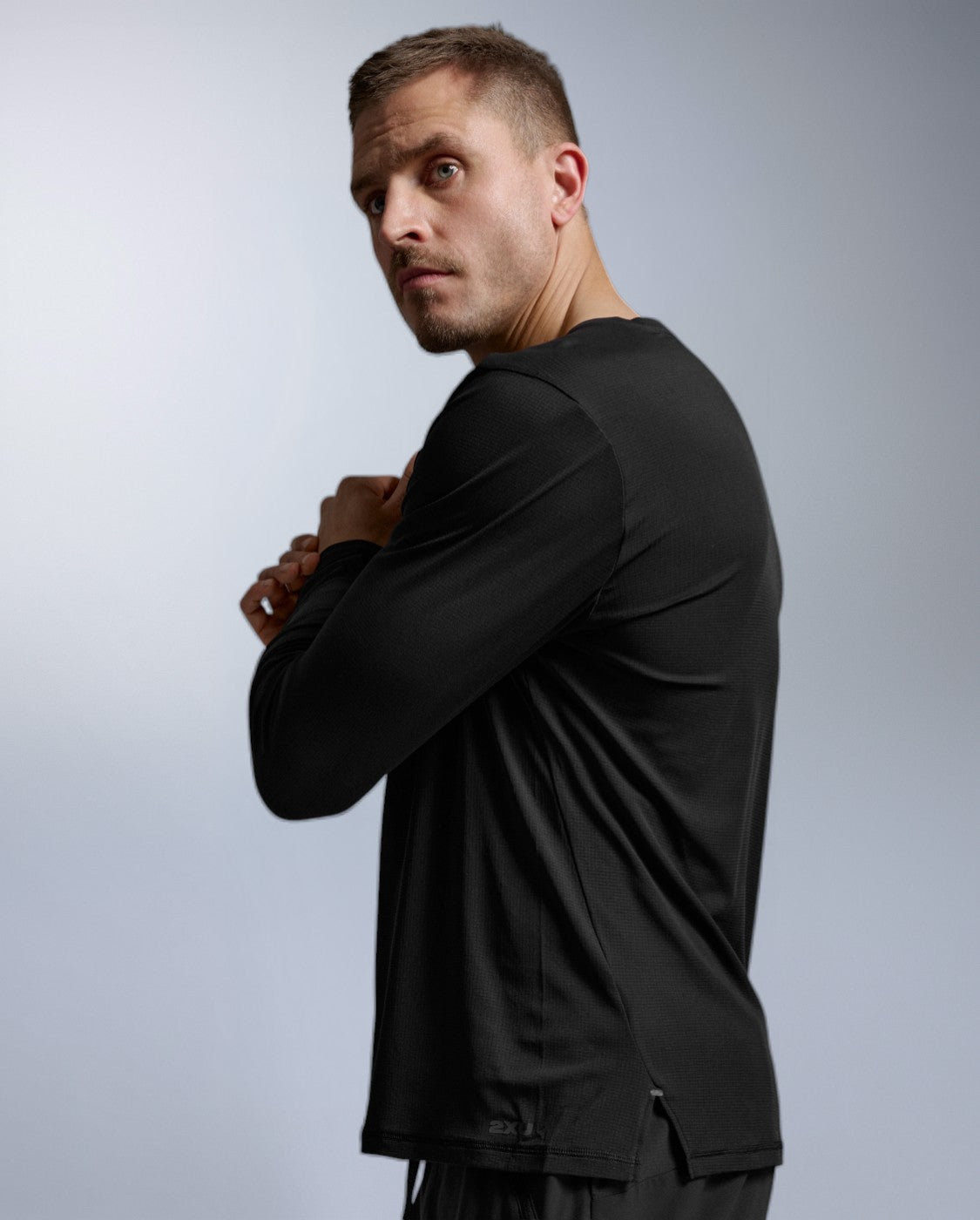 2xu-aero-trail-long-sleeve-maglia-trail-uomo-nera-manica-lunga image 2