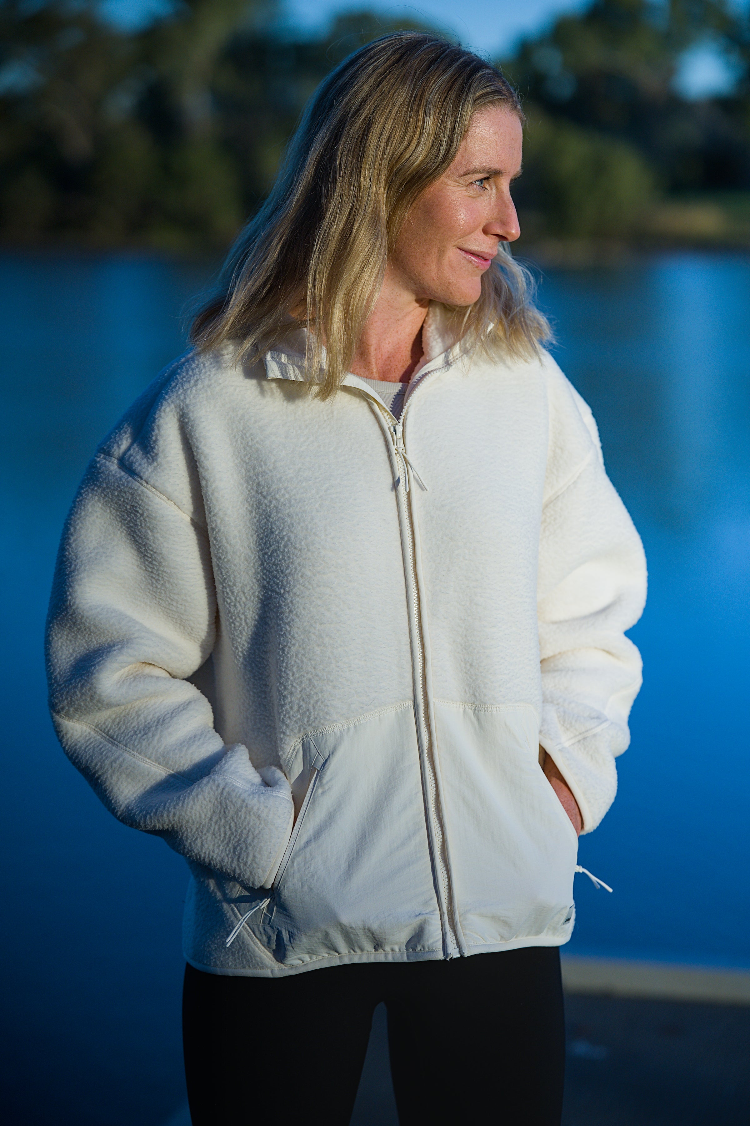 2xu-sherpa-zip-fleece-donna-giacca-pile-full-zip-bianca-oversize image 2
