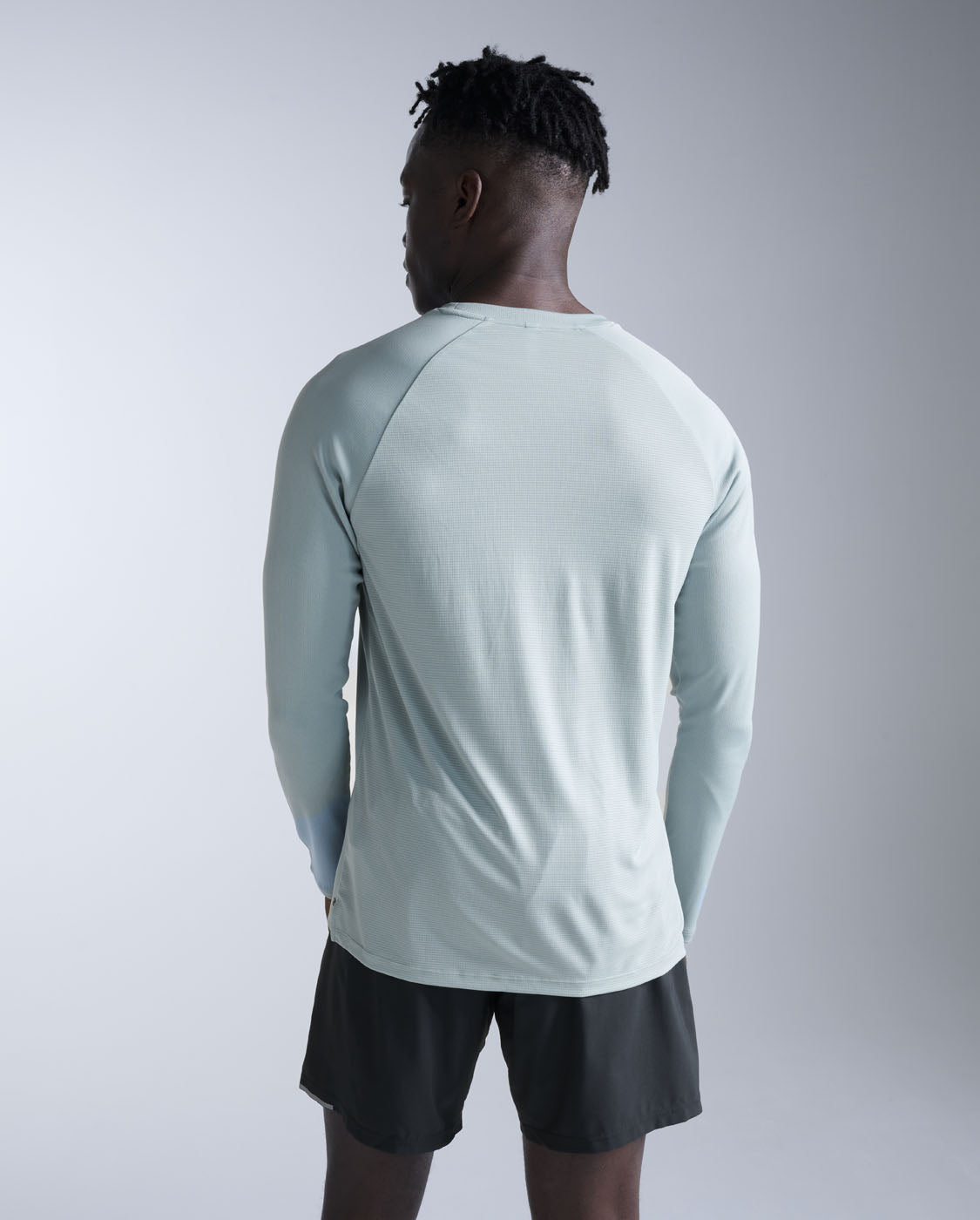 2xu-aero-long-sleeve-uomo-maglia-running-manica-lunga-blu image 2