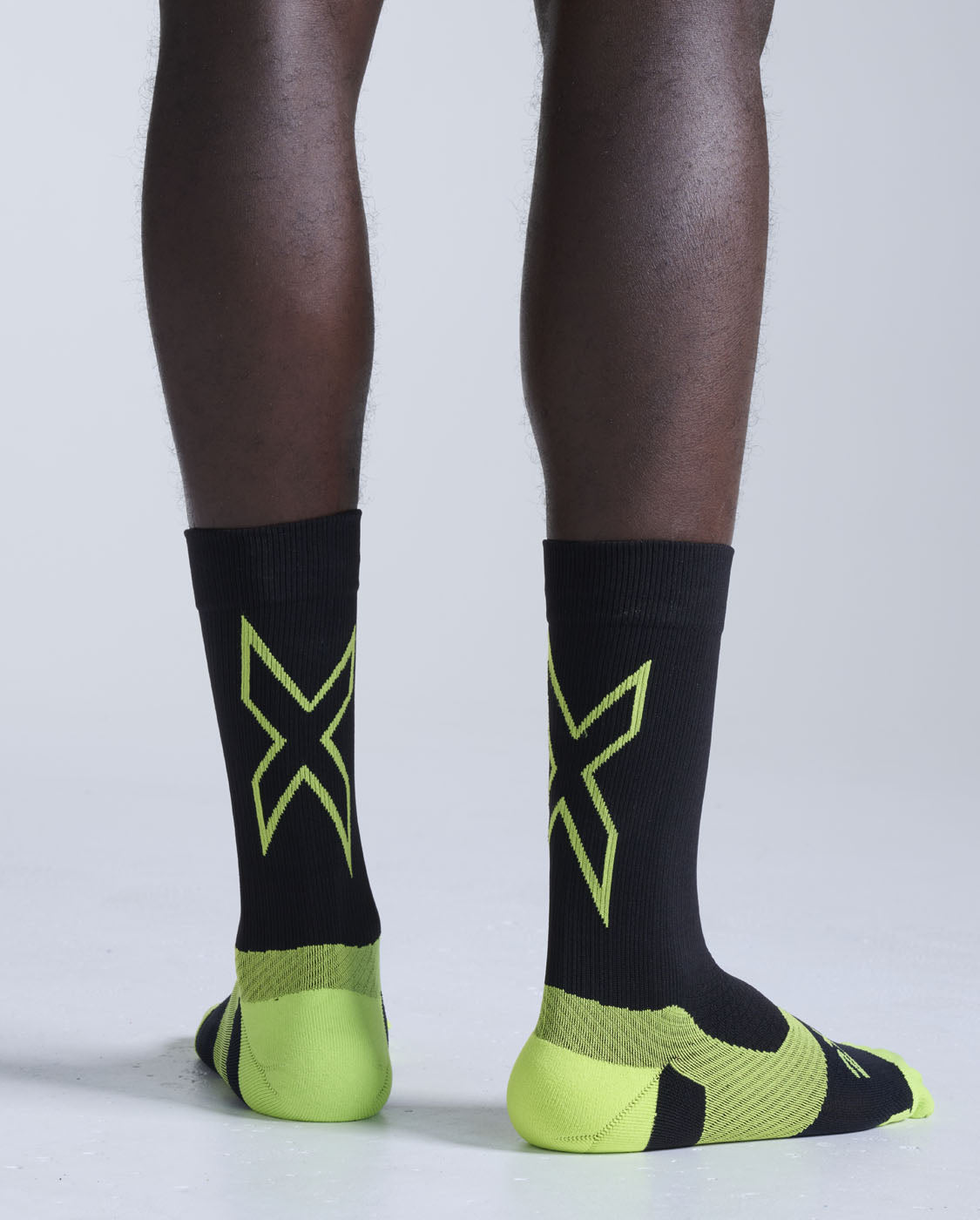 2xu-vectr-light-cushion-crew-socks-calzini-running image 3