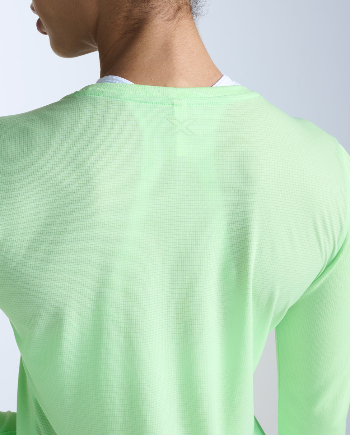 2xu-aero-long-sleeve-donna-maglia-running-verde-slim-fit image 5