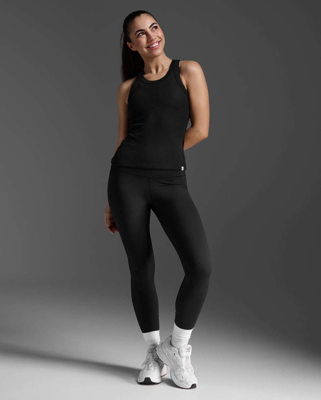 2xu-fluid-modal-ribbed-tank-canotta-nero-fitted image 4