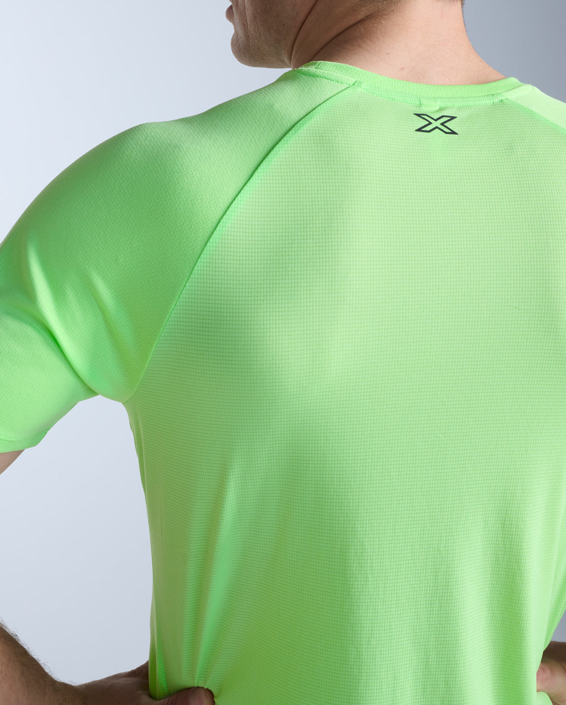 2xu-aero-tee-uomo-verde-chiaro image 4
