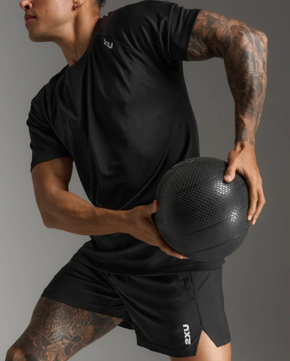 2xu-aspire-tee-uomo-t-shirt-training-nera-asciugatura-rapida image 1