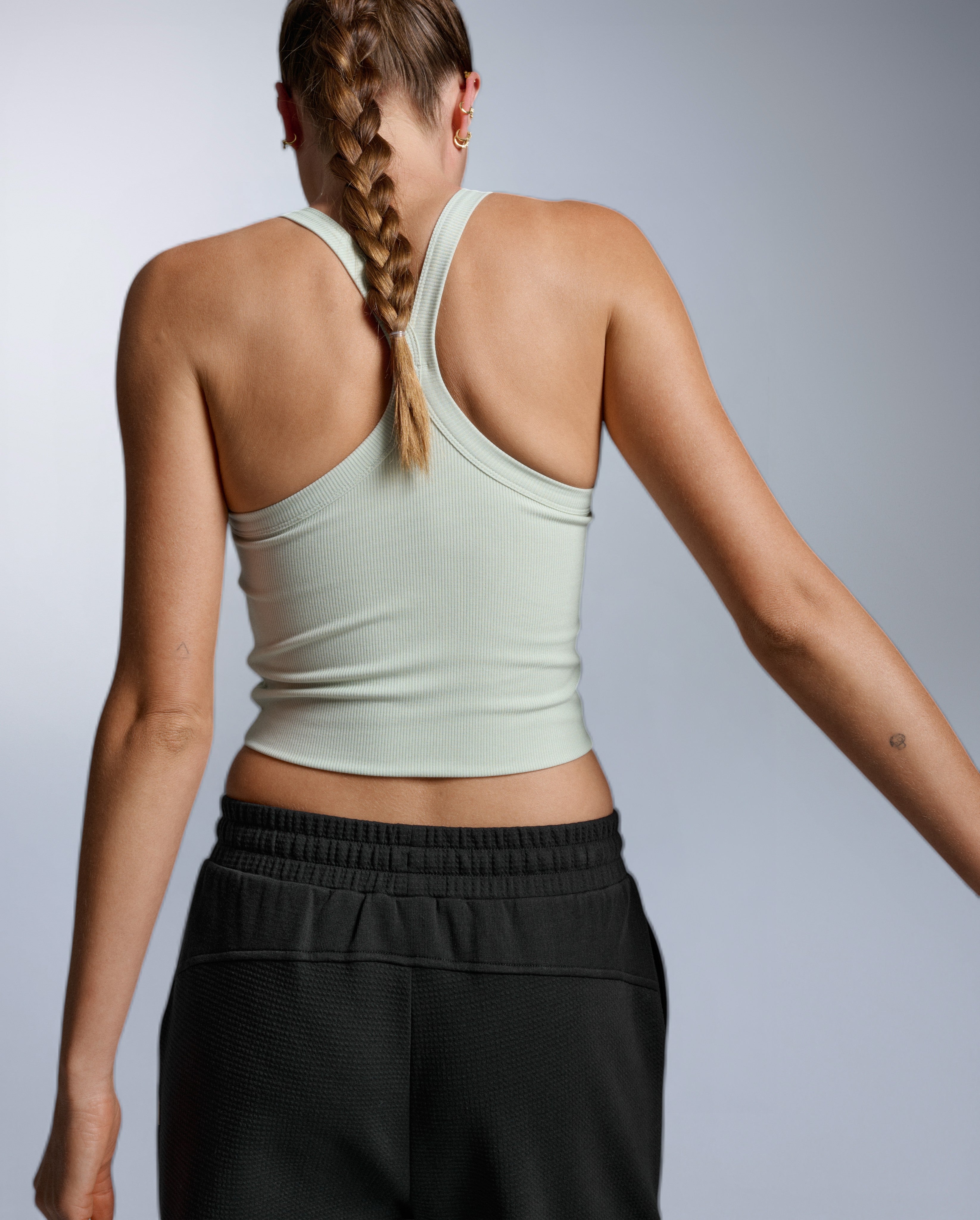 2xu-fluid-tencel-ribbed-crop-singlet-donna-verde image 2