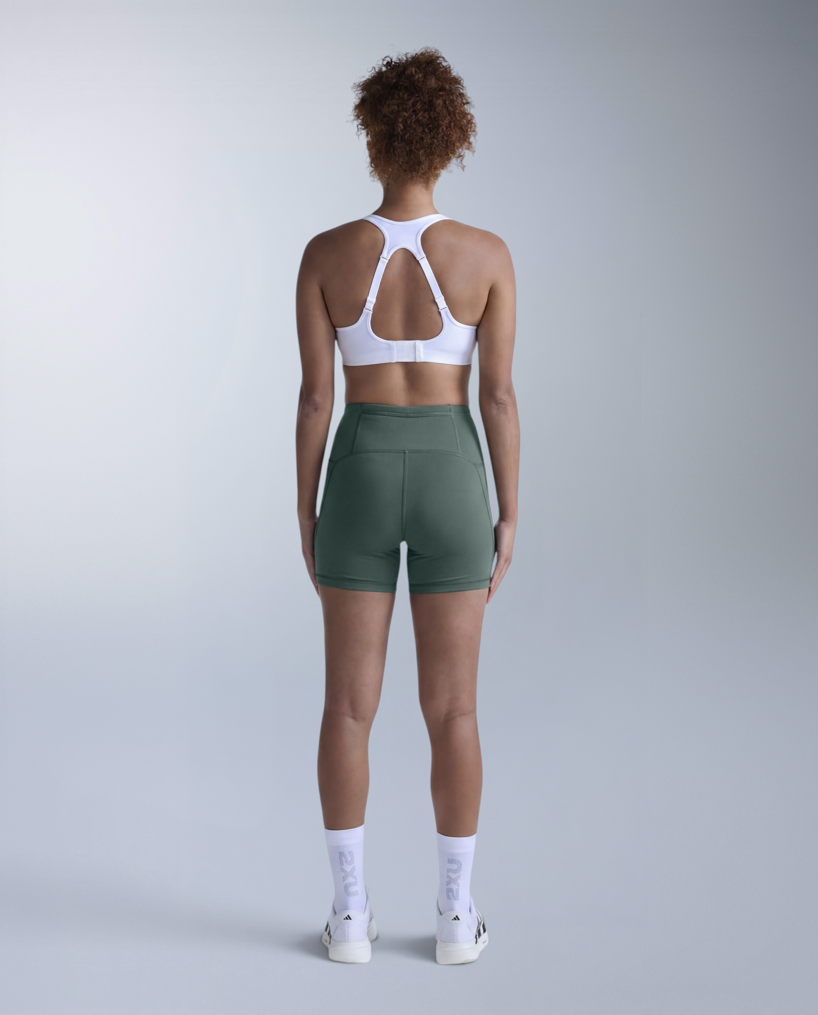 2xu-aero-mesh-hi-rise-shorts-compressione-4-verde image 6