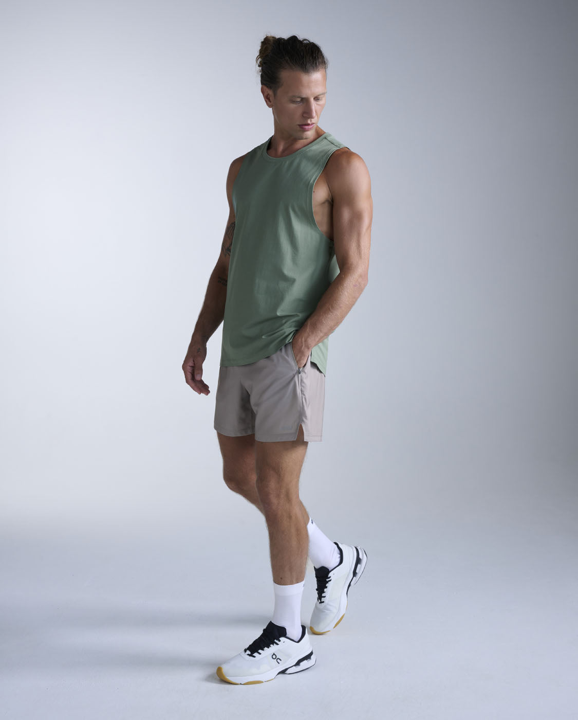2xu-motion-cotton-flex-tank-uomo-canotta-training-verde image 7