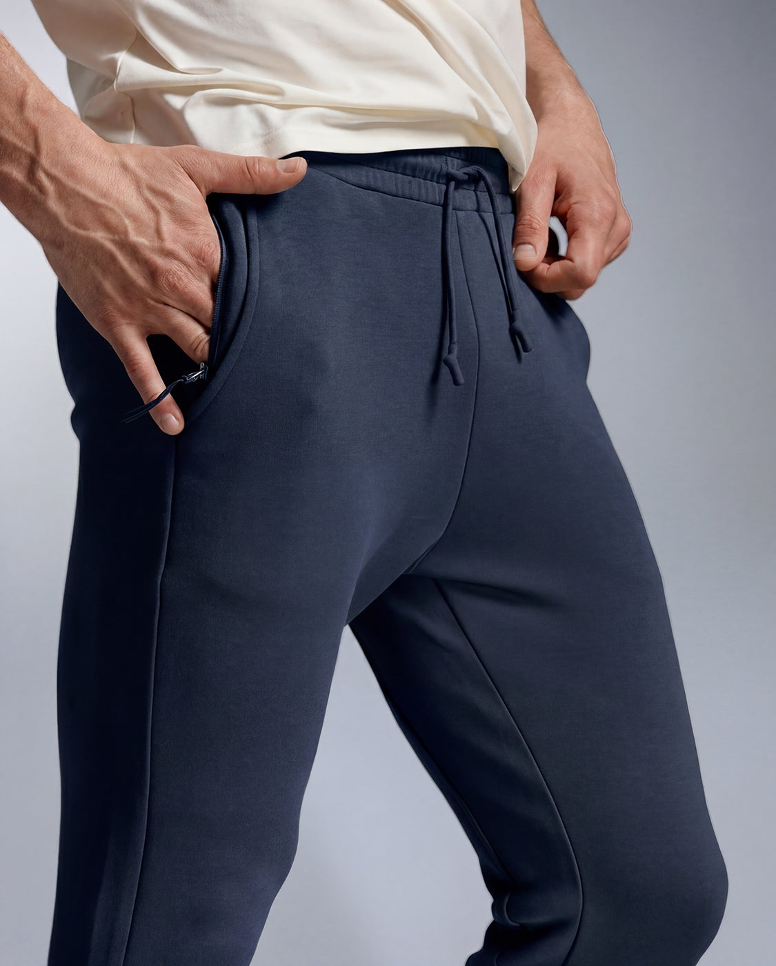 2xu-commute-smooth-spacer-trackpants-pantaloni-tuta-uomo-blu image 2
