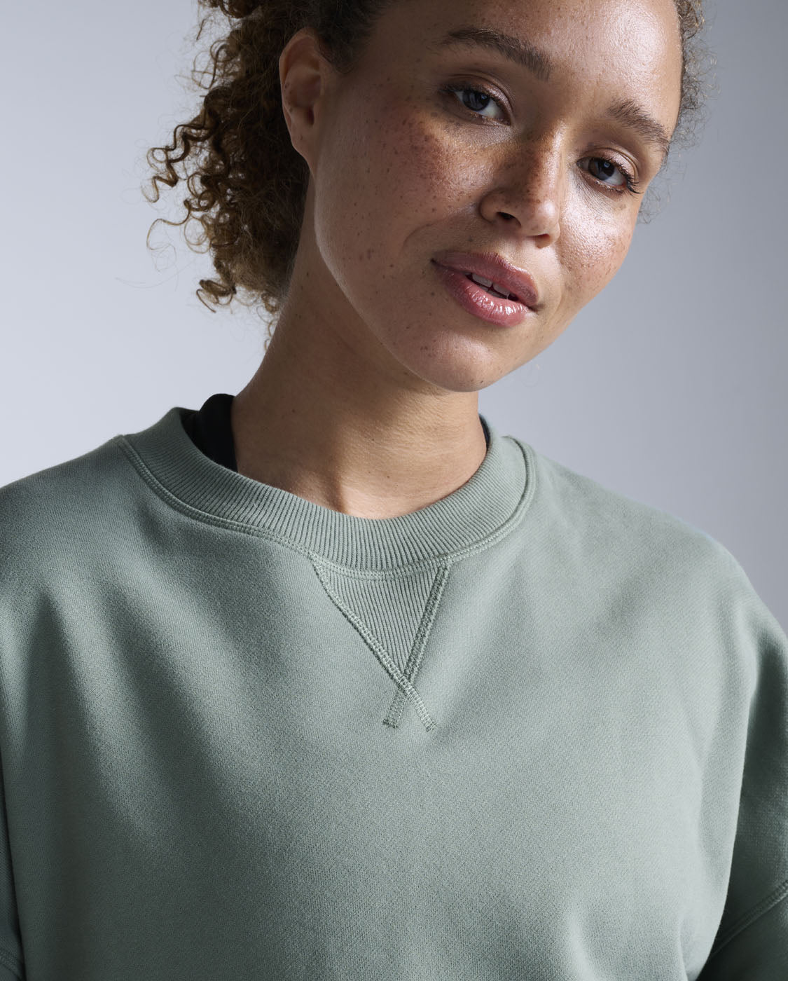 2xu-ez-oversized-organic-cotton-crew-verde-felpa-girocollo-unisex image 7