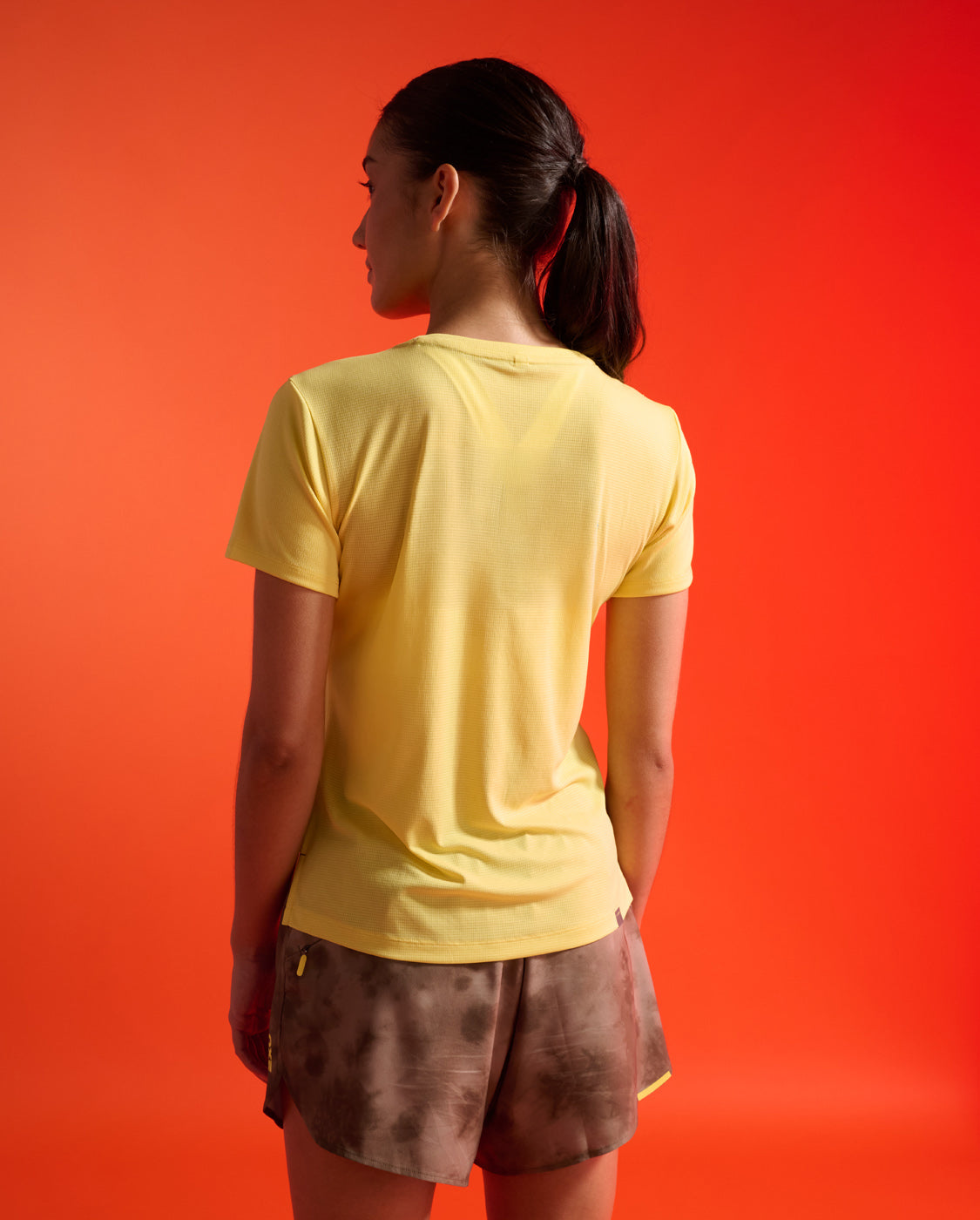 2xu-aero-tee-uomo-slim-maglia-running-traspirante image 2