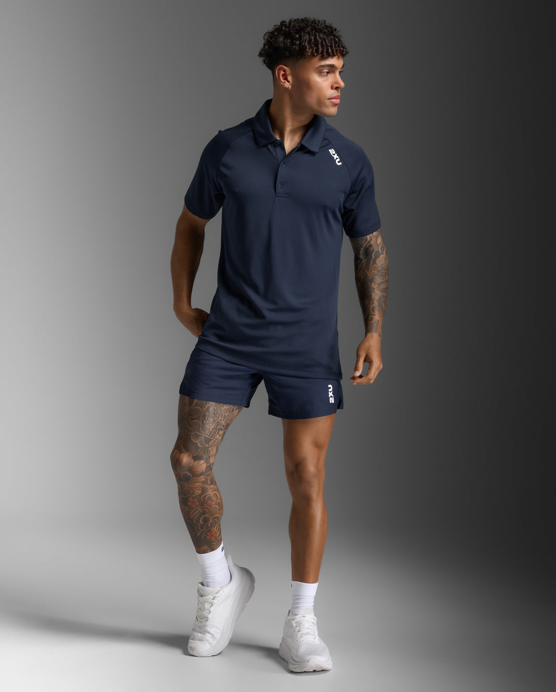 2xu-aspire-polo-uomo-blu-navy image 3