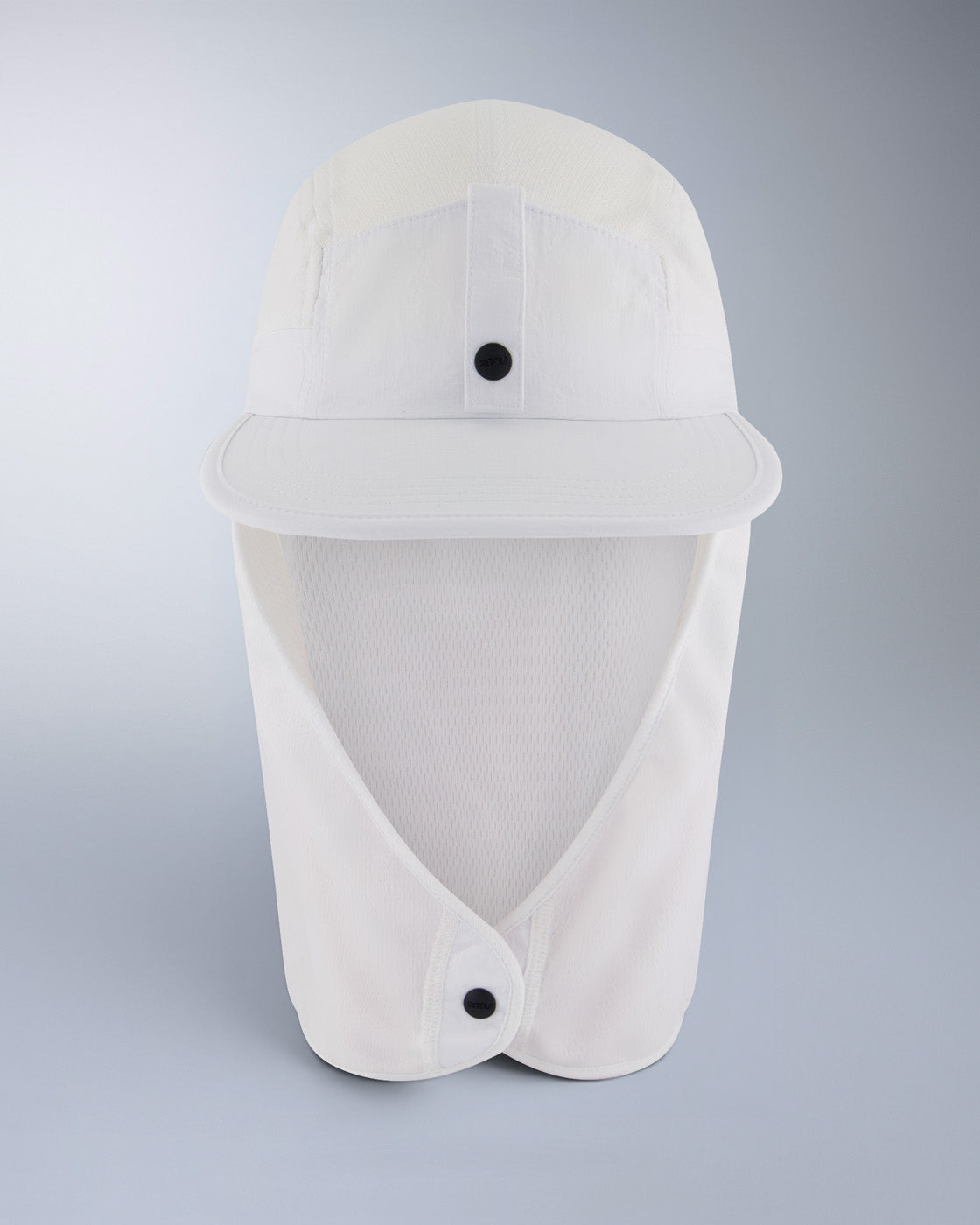 2xu-trail-legionnaire-cap-bianco image 2