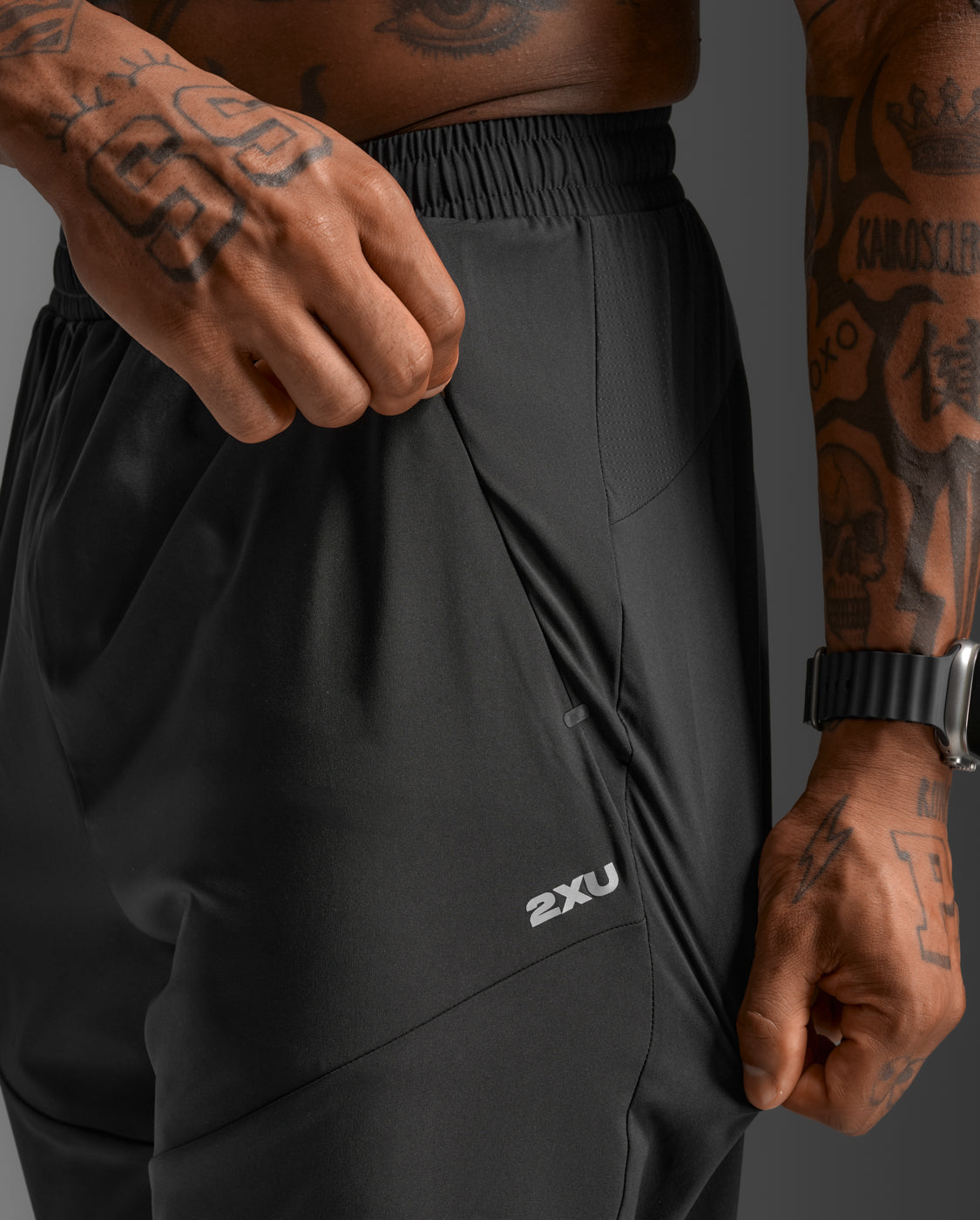 2xu-aero-woven-jogger-pantaloni-running-nero image 8