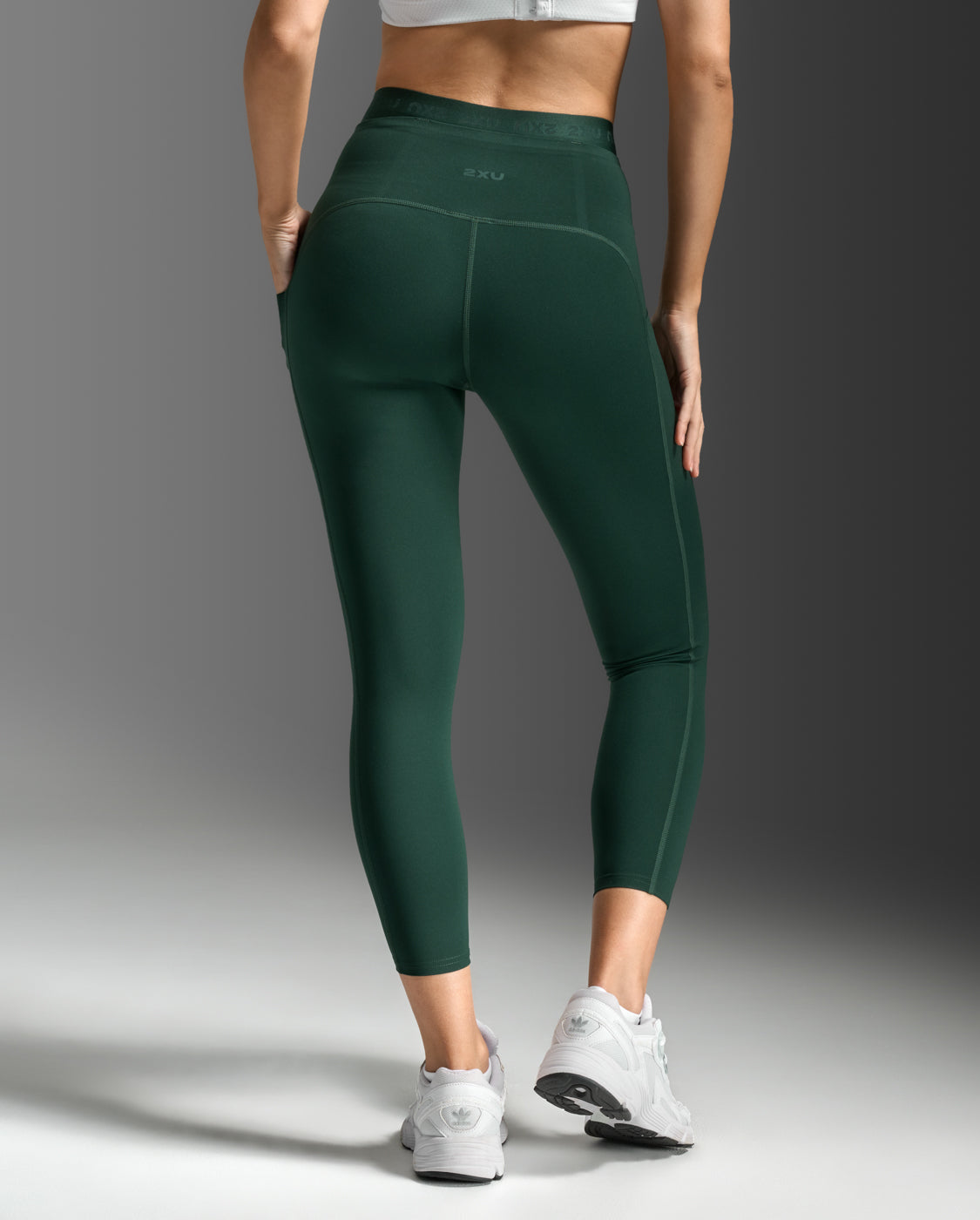 2xu-form-stash-hi-rise-compression-7-8-tights-con-tasche-verde-scuro image 3